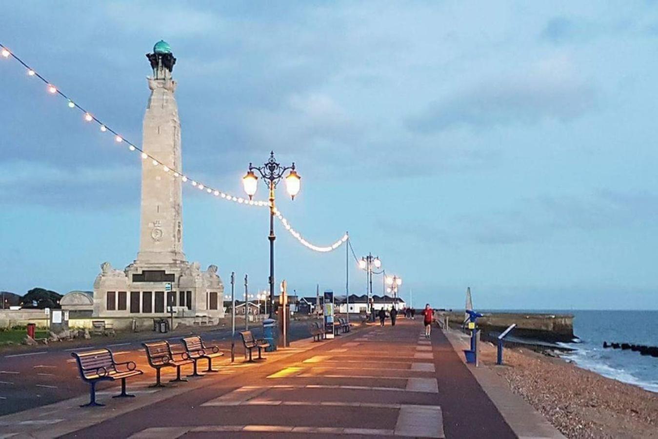Air Maison - Stunning Beach Front Apartment Portsmouth Buitenkant foto