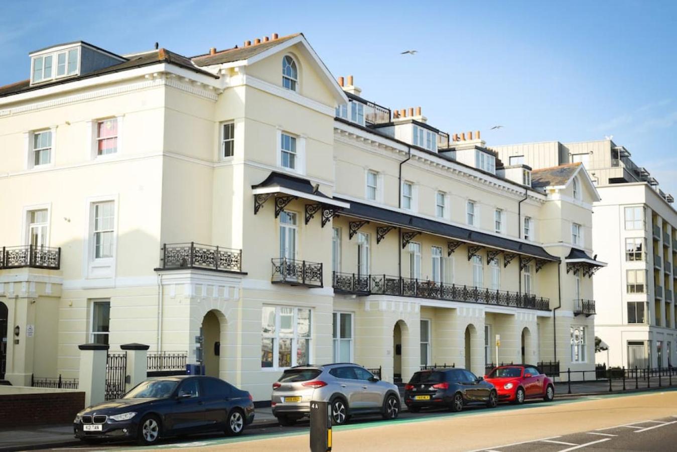 Air Maison - Stunning Beach Front Apartment Portsmouth Buitenkant foto