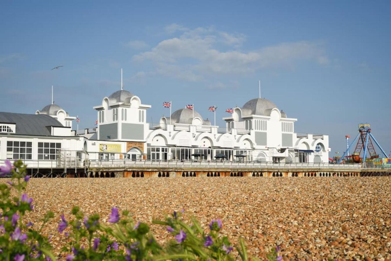 Air Maison - Stunning Beach Front Apartment Portsmouth Buitenkant foto