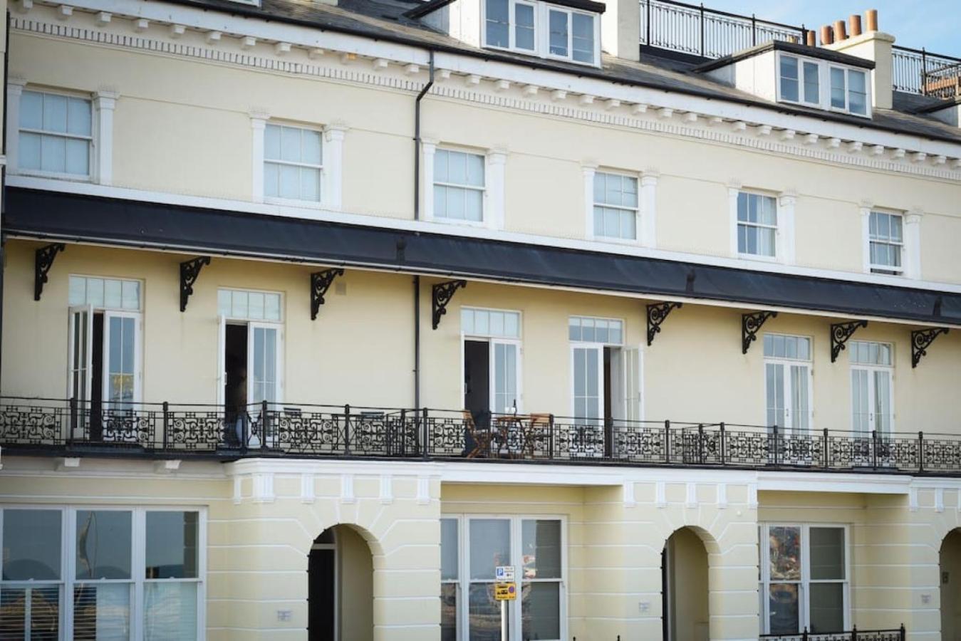 Air Maison - Stunning Beach Front Apartment Portsmouth Buitenkant foto