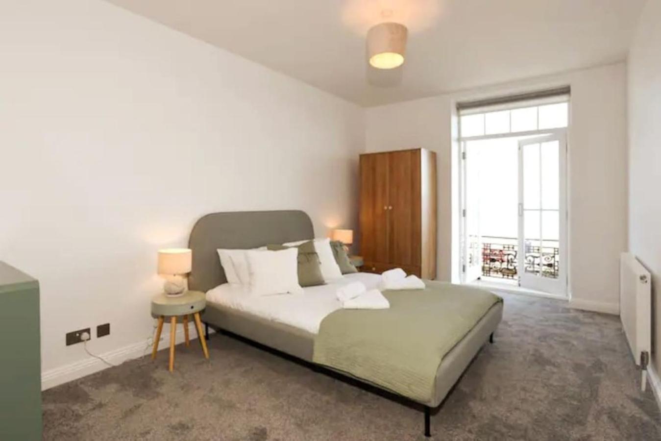 Air Maison - Stunning Beach Front Apartment Portsmouth Buitenkant foto