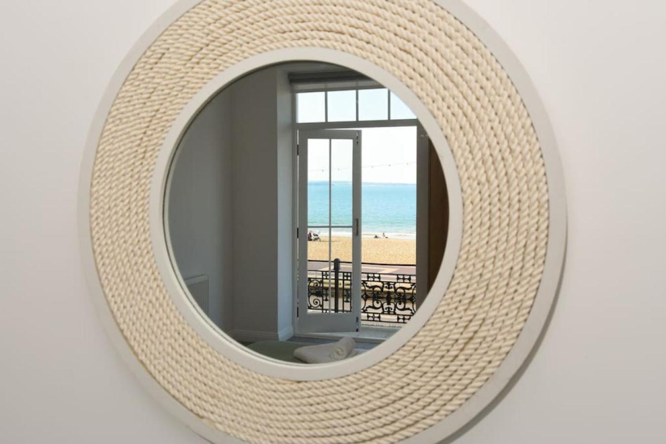 Air Maison - Stunning Beach Front Apartment Portsmouth Buitenkant foto
