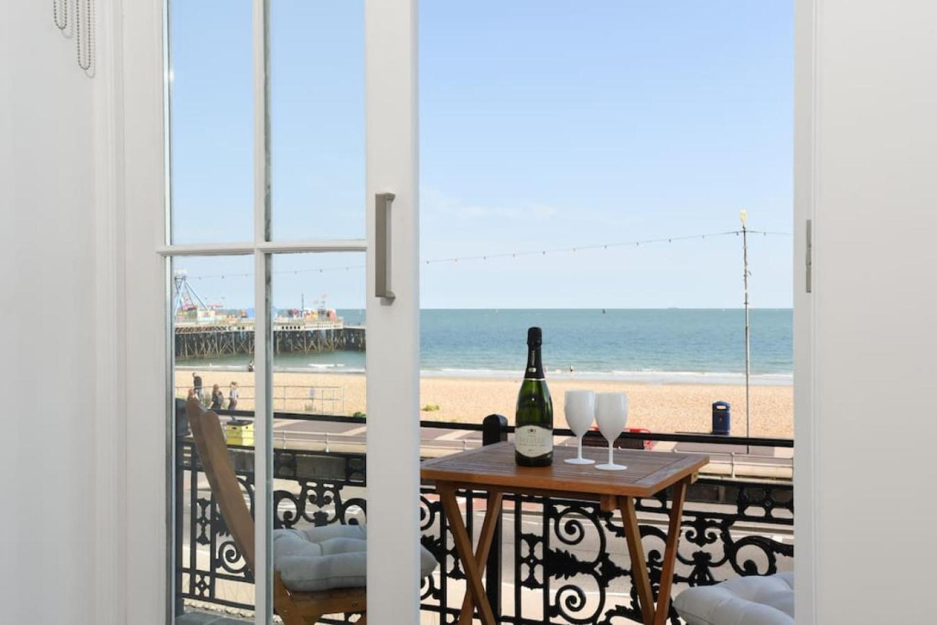 Air Maison - Stunning Beach Front Apartment Portsmouth Buitenkant foto